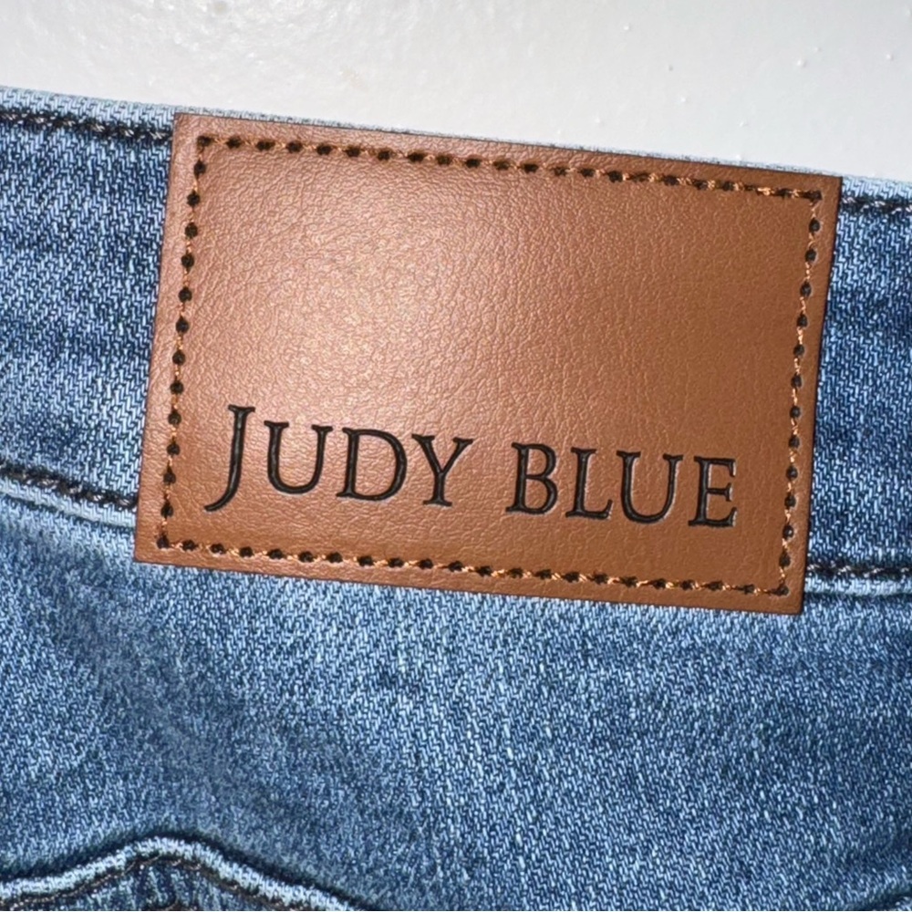 Judy Blue Light Wash Ankle Crop Jeans with Side Braid - Picture 12 of 13